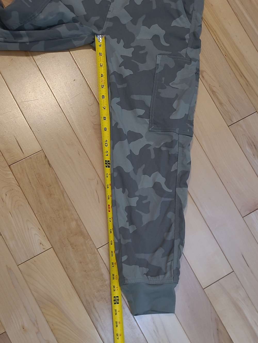 PrAna Women's Size 4 Green Camo Cargo Jogger Capris - Picture 6 of 6